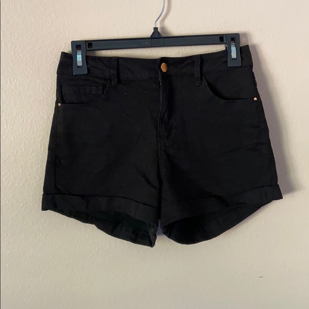 Black shawty shorts 🩳 🤪